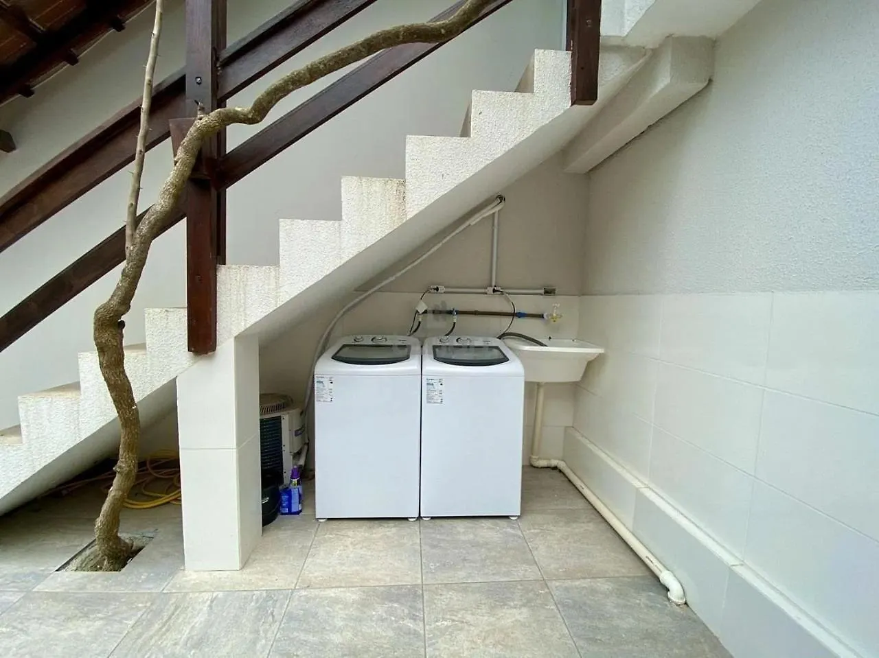 272 - Apartamento Com 02 Dormitorios A 200M Da Praia De Canto Grande Bombinhas 0*,