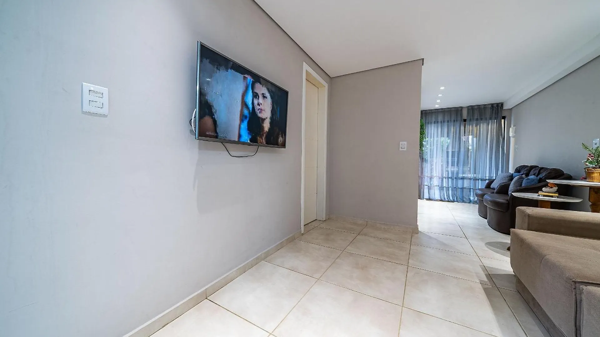 272 - Apartamento Com 02 Dormitorios A 200M Da Praia De Canto Grande Bombinhas