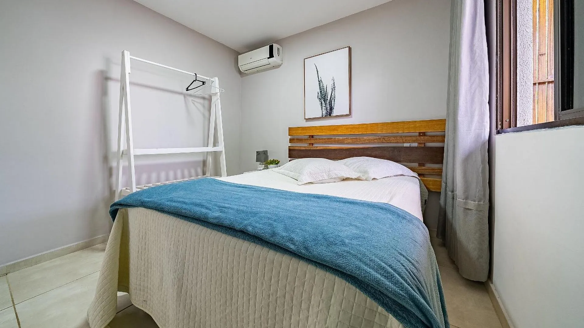 272 - Apartamento Com 02 Dormitorios A 200M Da Praia De Canto Grande Bombinhas
