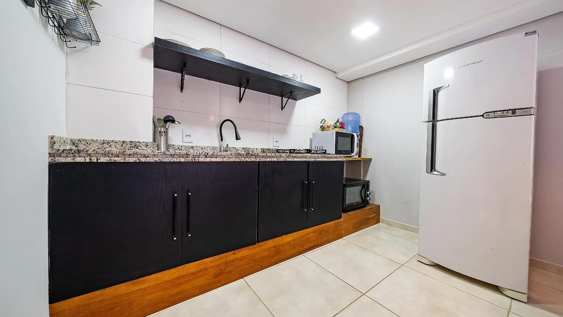 272 - Apartamento Com 02 Dormitorios A 200M Da Praia De Canto Grande Bombinhas