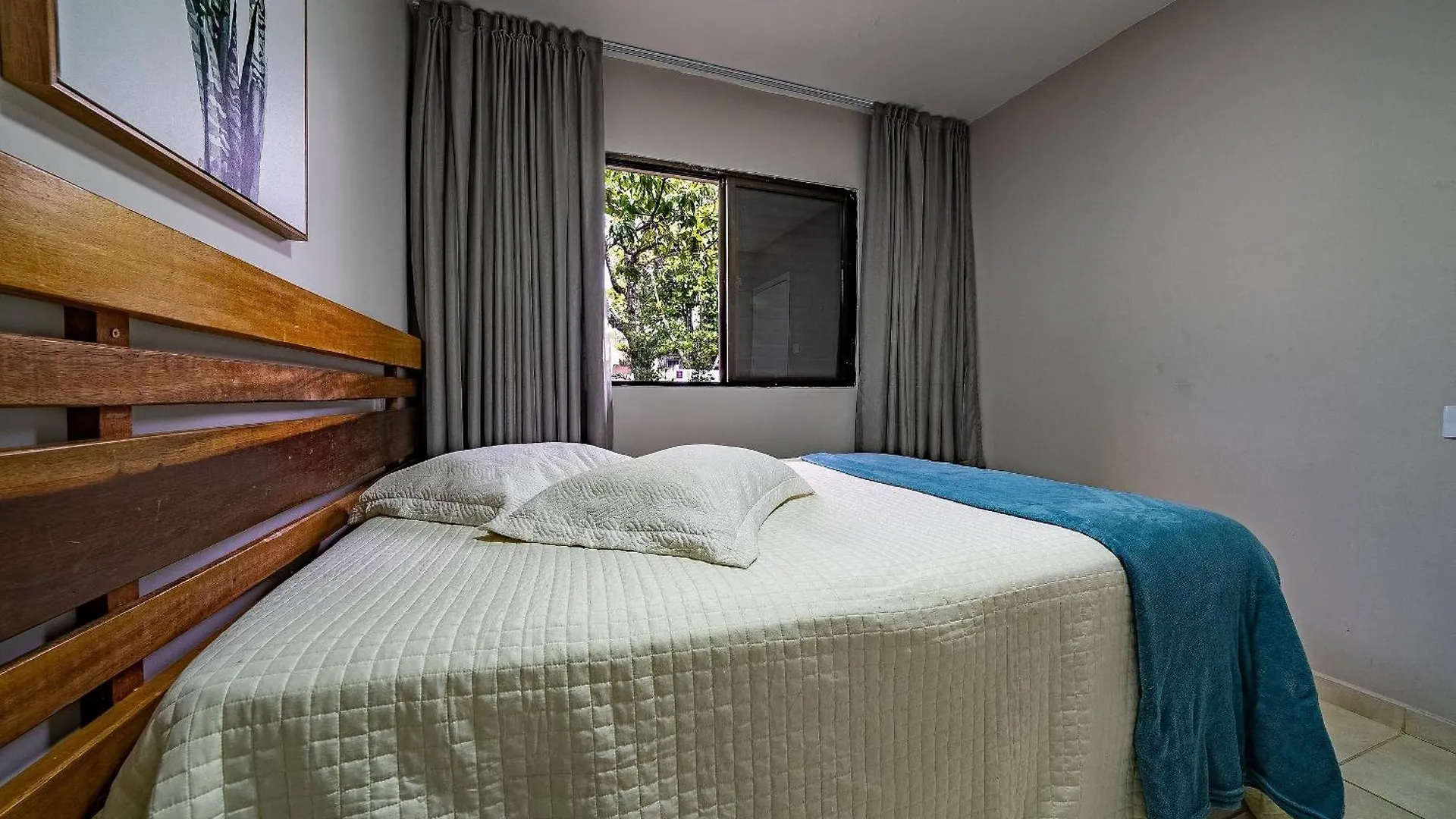 272 - Apartamento Com 02 Dormitorios A 200M Da Praia De Canto Grande Bombinhas Chalet